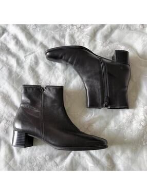 Vintage y2k black leather square toed ankle booties with block heal